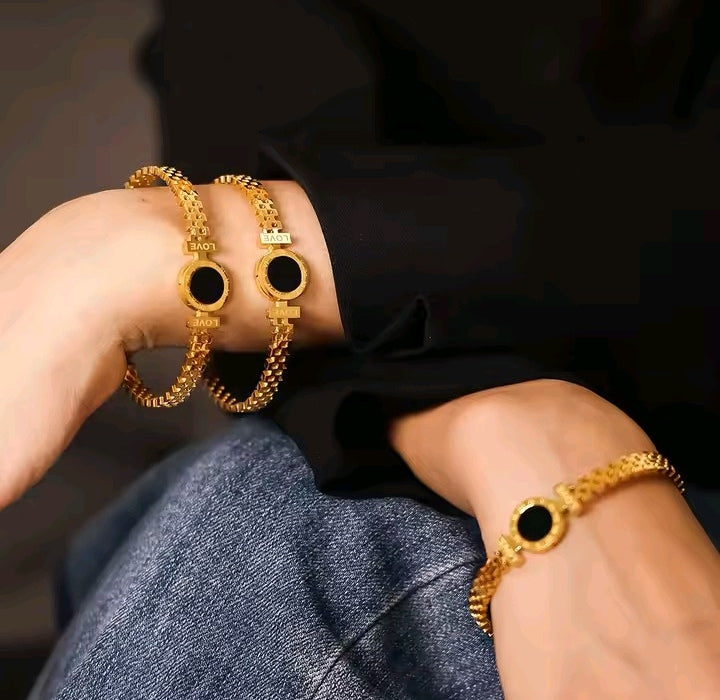Love Roman number bracelet
Stainless steel jewelry
