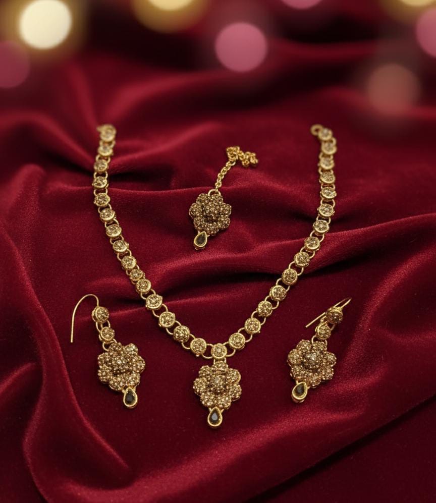 Flower design necklace set