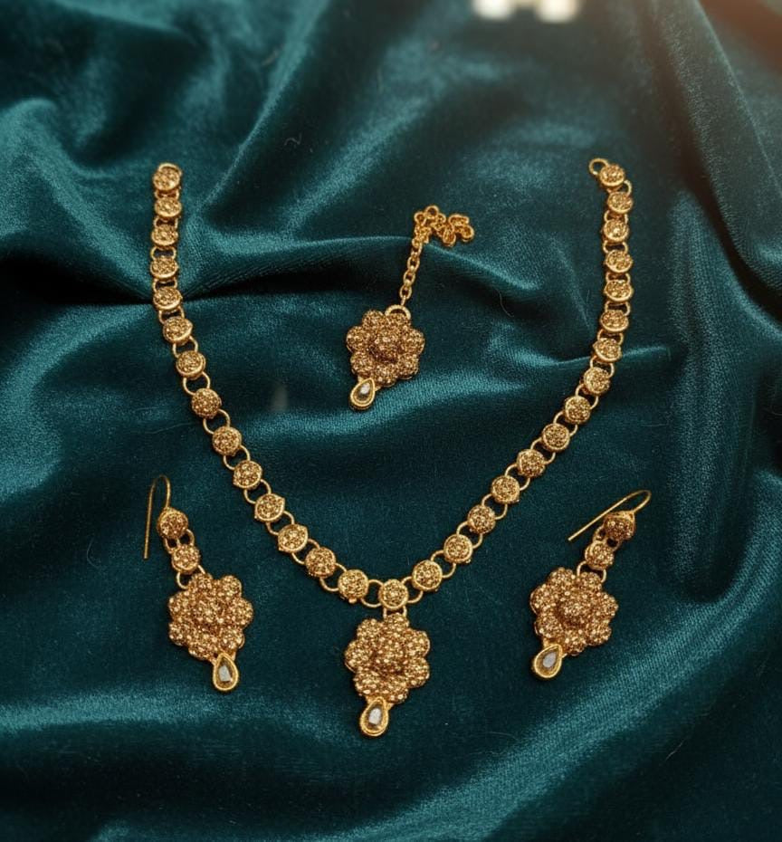 Flower design necklace set