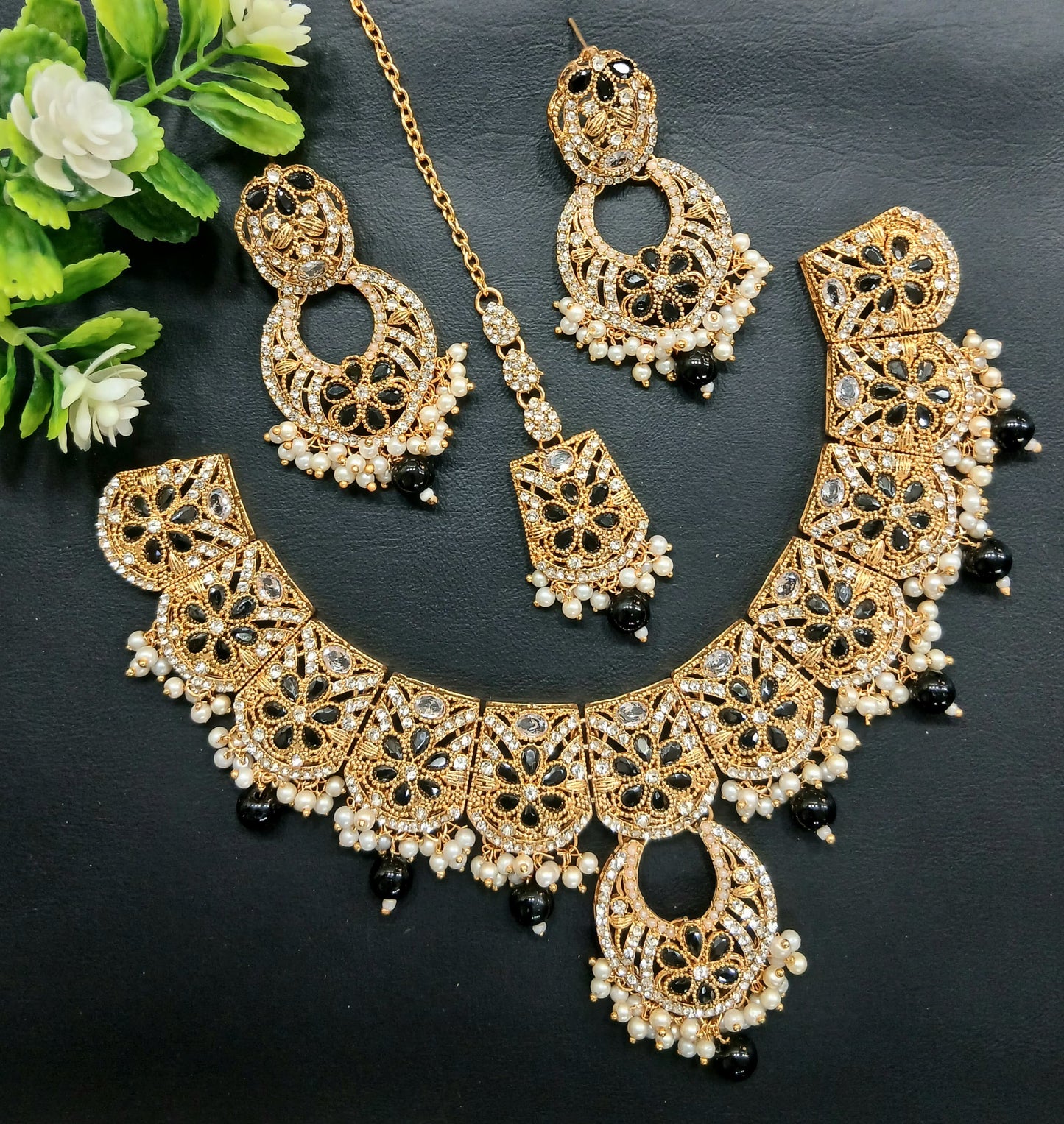 Best finished formal set with round earrings and tika