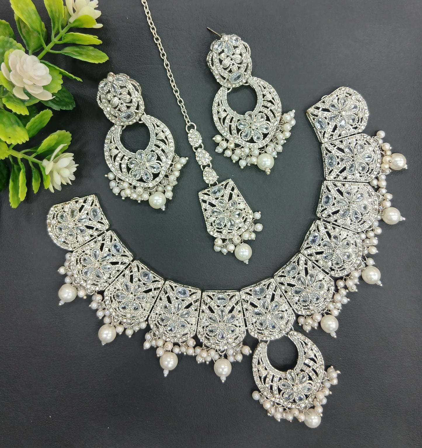 Best finished formal set with round earrings and tika