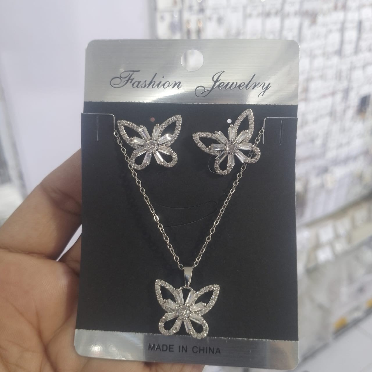 High class zircon locket set 
Premium quality