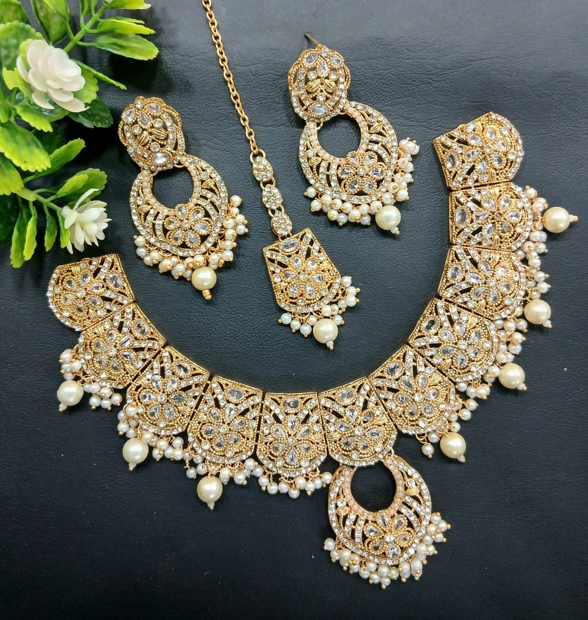 Best finished formal set with round earrings and tika