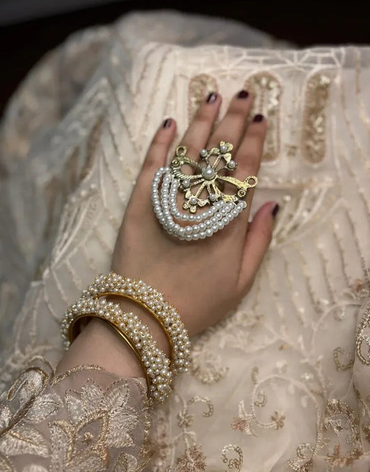 Afghani trendy ring 
Adjustable size