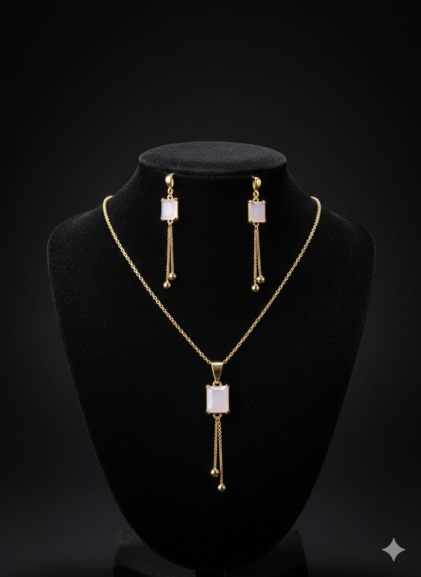 Locket necklace seat