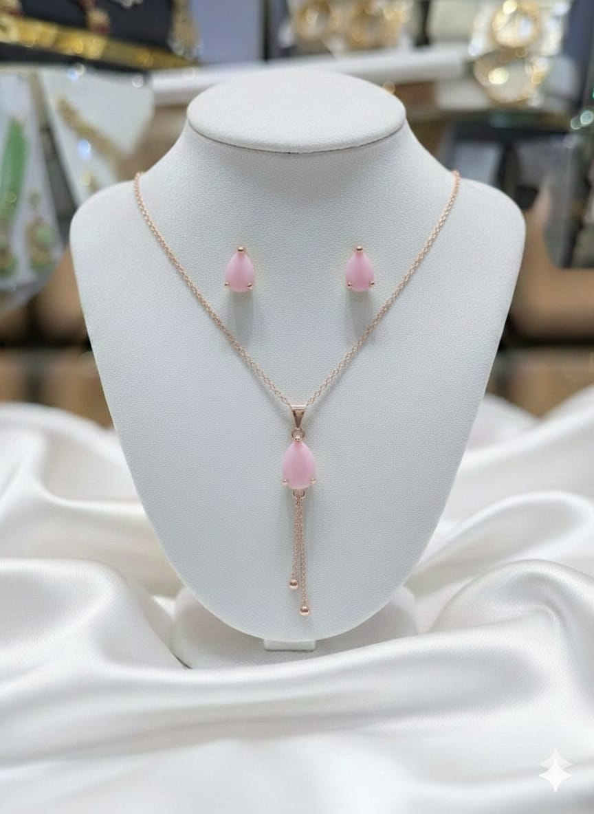 Locket seat with ear ring